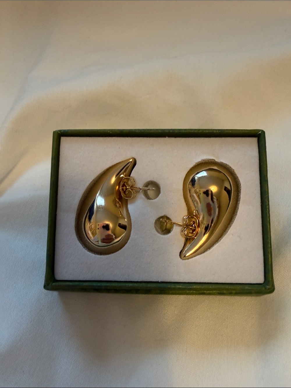 Source Unknown Gold Teardrop Paisley Clip-On Earrings
